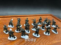 1/72 WWII German Army Battle of the Bulge 21 Soldiers Assembled & Painted Model