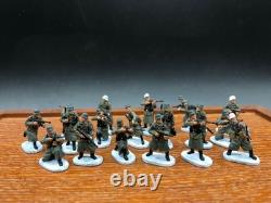 1/72 WWII German Army Battle of the Bulge 21 Soldiers Assembled & Painted Model