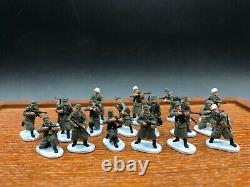 1/72 WWII German Army Battle of the Bulge 21 Soliders Assembled & Painted Model