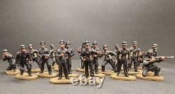 1/72 WWII German Army Combat Armored Troops 34 Soldiers(Tanks not included)