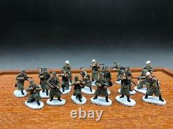 172 WWII German Army Battle of the Bulge 21 Soldiers Assembled & Painted Model
