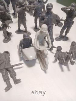 Marx Light Gray German Army Soldiers WWII 54mm 1963 Lot of 100