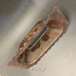 1944 Seconde Guerre mondiale Armée allemande Bouclier en métal Monté sur bunker en rondins de bois pour tir