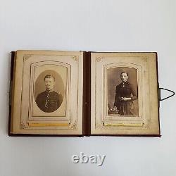 Album photo militaire de l'armée allemande époque de l'Allemagne impériale : officier de cavalerie et soldats