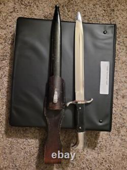 Baïonnette de cérémonie courte de l'armée allemande E. Pack & Sohne Solingen de la WWII avec fourreau et frog