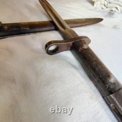 Baïonnette de combat K98 Mauser de l’armée allemande de la Seconde Guerre mondiale avec fourreau à anneau de bouche, patine de la Seconde Guerre mondiale