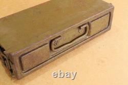 Boîte vide en acier militaire allemande de la WWII marquée MG 34-42, ancienne peinte
