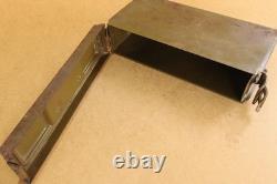 Boîte vide en acier militaire allemande de la WWII marquée MG 34-42, ancienne peinte