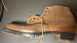 Bottes inachevées d'usine de l'armée allemande de la Seconde Guerre mondiale fin de guerre 1945