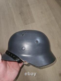 Casque de combat en acier M35 de l'armée allemande de la Seconde Guerre mondiale gris