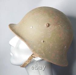 Casque de combat en acier de l'armée bulgare de type 1 allemand de la WWII M36 M1936 avec bord roulé