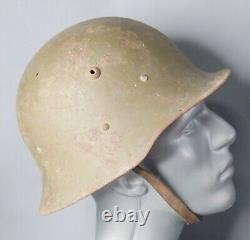 Casque de combat en acier de l'armée bulgare de type 1 allemand de la WWII M36 M1936 avec bord roulé