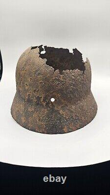 Casque original de l'armée allemande Wehrmacht de la Seconde Guerre mondiale sur le champ de bataille Vendeur aux États-Unis