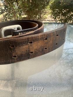 Ceinture en cuir marron d'officier de la Wehrmacht allemande de la Seconde Guerre mondiale, longueur 115 cm, largeur 4,5 cm.