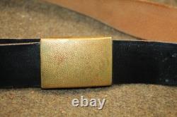 Ceinture en cuir noir de pantalon d'officier de l'armée allemande de la Seconde Guerre mondiale avec boucle à motif granuleux.