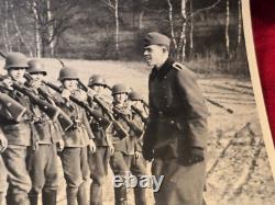 DIRIGEANTS DE LA WEHRMACHT Photo lot CASQUE EN ACIER D'ENTRAINEMENT DES TROUPES WWII Allemand WWII