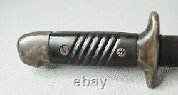Dague de l'officier de l'armée allemande de la Seconde Guerre mondiale avec fourreau en métal et poignées en bakélite