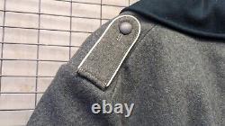 Deuxième Guerre mondiale ou Manteau de tranchée militaire allemand en laine gris-vert
