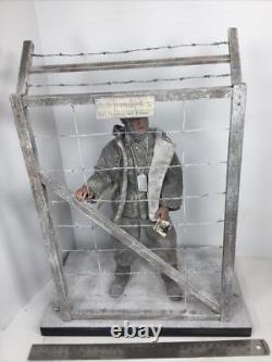 Diorama 1/6 Personnage personnalisé de soldat allemand de la Seconde Guerre mondiale en tant que prisonnier de guerre allié rêvant de son chez-soi