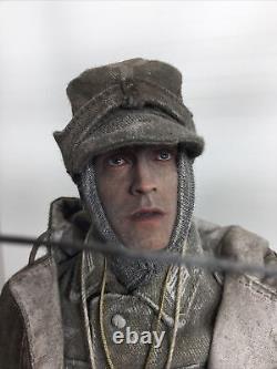 Diorama 1/6 Personnage personnalisé de soldat allemand de la Seconde Guerre mondiale en tant que prisonnier de guerre allié rêvant de son chez-soi