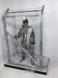 Diorama 1/6 Personnage personnalisé de soldat allemand de la Seconde Guerre mondiale en tant que prisonnier de guerre allié rêvant de son chez-soi