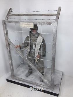 Diorama 1/6 Personnage personnalisé de soldat allemand de la Seconde Guerre mondiale en tant que prisonnier de guerre allié rêvant de son chez-soi