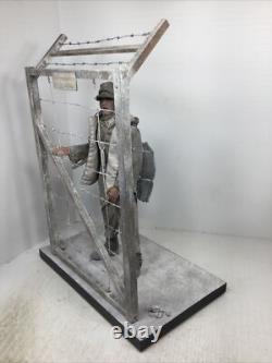 Diorama 1/6 Personnage personnalisé de soldat allemand de la Seconde Guerre mondiale en tant que prisonnier de guerre allié rêvant de son chez-soi