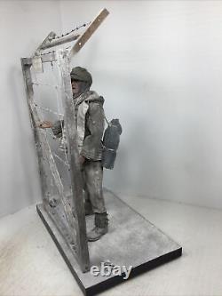 Diorama 1/6 Personnage personnalisé de soldat allemand de la Seconde Guerre mondiale en tant que prisonnier de guerre allié rêvant de son chez-soi
