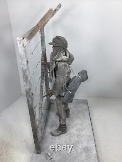 Diorama 1/6 Personnage personnalisé de soldat allemand de la Seconde Guerre mondiale en tant que prisonnier de guerre allié rêvant de son chez-soi