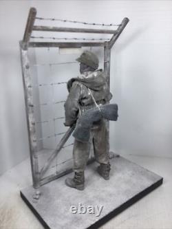 Diorama 1/6 Personnage personnalisé de soldat allemand de la Seconde Guerre mondiale en tant que prisonnier de guerre allié rêvant de son chez-soi