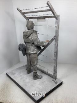 Diorama 1/6 Personnage personnalisé de soldat allemand de la Seconde Guerre mondiale en tant que prisonnier de guerre allié rêvant de son chez-soi