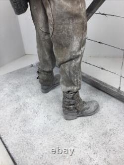 Diorama 1/6 Personnage personnalisé de soldat allemand de la Seconde Guerre mondiale en tant que prisonnier de guerre allié rêvant de son chez-soi
