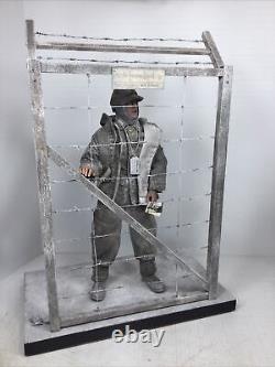 Diorama 1/6 Personnage personnalisé de soldat allemand de la Seconde Guerre mondiale en tant que prisonnier de guerre allié rêvant de son chez-soi