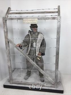 Diorama 1/6 Personnage personnalisé de soldat allemand de la Seconde Guerre mondiale en tant que prisonnier de guerre allié rêvant de son chez-soi