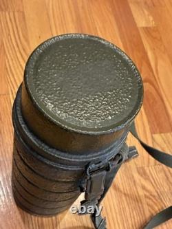 ÉTUI CYLINDRIQUE VINTAGE POUR MASQUE À GAZ DE L’ARMÉE ALLEMANDE – ÉPOQUE SECONDE GUERRE MONDIALE – Drucken – ALLEMAGNE
