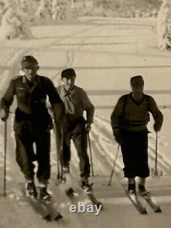 Ensemble original de 33 photos des activités de ski de l'armée allemande durant la Seconde Guerre mondiale, 1944