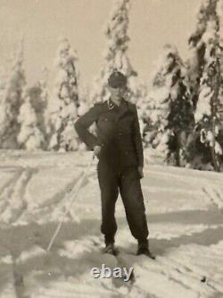 Ensemble original de 33 photos des activités de ski de l'armée allemande durant la Seconde Guerre mondiale, 1944