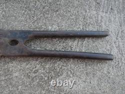 Étui en cuir noir original de l'armée allemande de la Seconde Guerre mondiale avec coupe-fils vendu tel quel