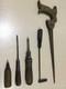 Lot D&rsquo;outils De R&eacute;paration De Campagne De L&rsquo;arm&eacute;e Allemande Originale De La Seconde Guerre Mondiale : Al&ecirc;ne, Tournevis, Scie