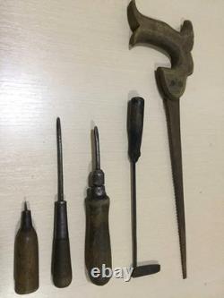Lot d’outils de réparation de campagne de l’armée allemande originale de la Seconde Guerre mondiale : poinçon, tournevis, scie