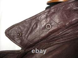 Manteau en cuir marron d'officier de l'armée allemande de la Seconde Guerre mondiale