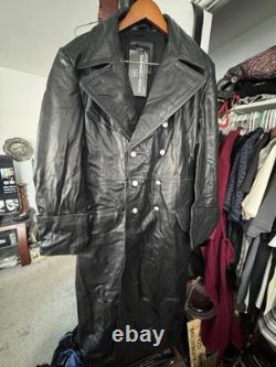 Manteau long en cuir noir d'officier allemand de la Seconde Guerre mondiale par STURM, fabriqué en Allemagne, taille 52
