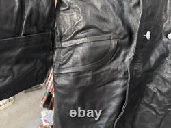 Manteau long en cuir noir d'officier allemand de la Seconde Guerre mondiale par STURM, fabriqué en Allemagne, taille 52