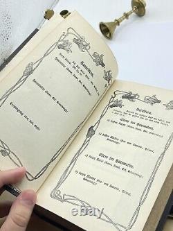 Manuel religieux des aumôniers allemands de la période de la Seconde Guerre mondiale, crucifix et ensemble d'autel