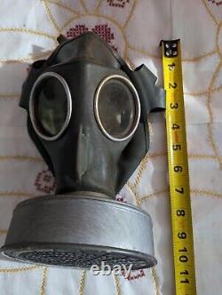 Masque à gaz militaire de l'armée allemande estampillé G74 en état d'usage de la Seconde Guerre mondiale