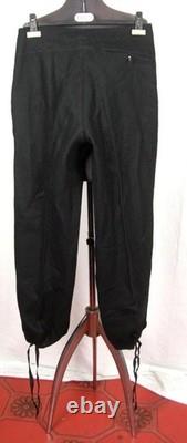 Pantalon de campagne noir des troupes d’élite de l’armée allemande de la Seconde Guerre mondiale Pantalon de campagne noir des troupes d’élite de l’armée allemande de la Seconde Guerre mondiale