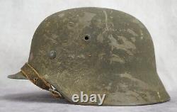 Peinture camouflage sable du casque M40 de l'Armée allemande de la Wehrmacht de la Seconde Guerre mondiale, nommé vétéran.