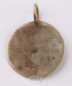 Pendentif allemand de la Seconde Guerre mondiale en argent 800 soldat de la WWII avec chapeau en acier armée allemande Wehrmacht