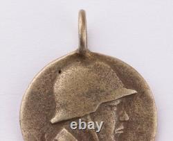 Pendentif allemand de la Seconde Guerre mondiale en argent 800 soldat de la WWII avec chapeau en acier armée allemande Wehrmacht
