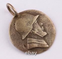 Pendentif allemand de la Seconde Guerre mondiale en argent 800 soldat de la WWII avec chapeau en acier armée allemande Wehrmacht